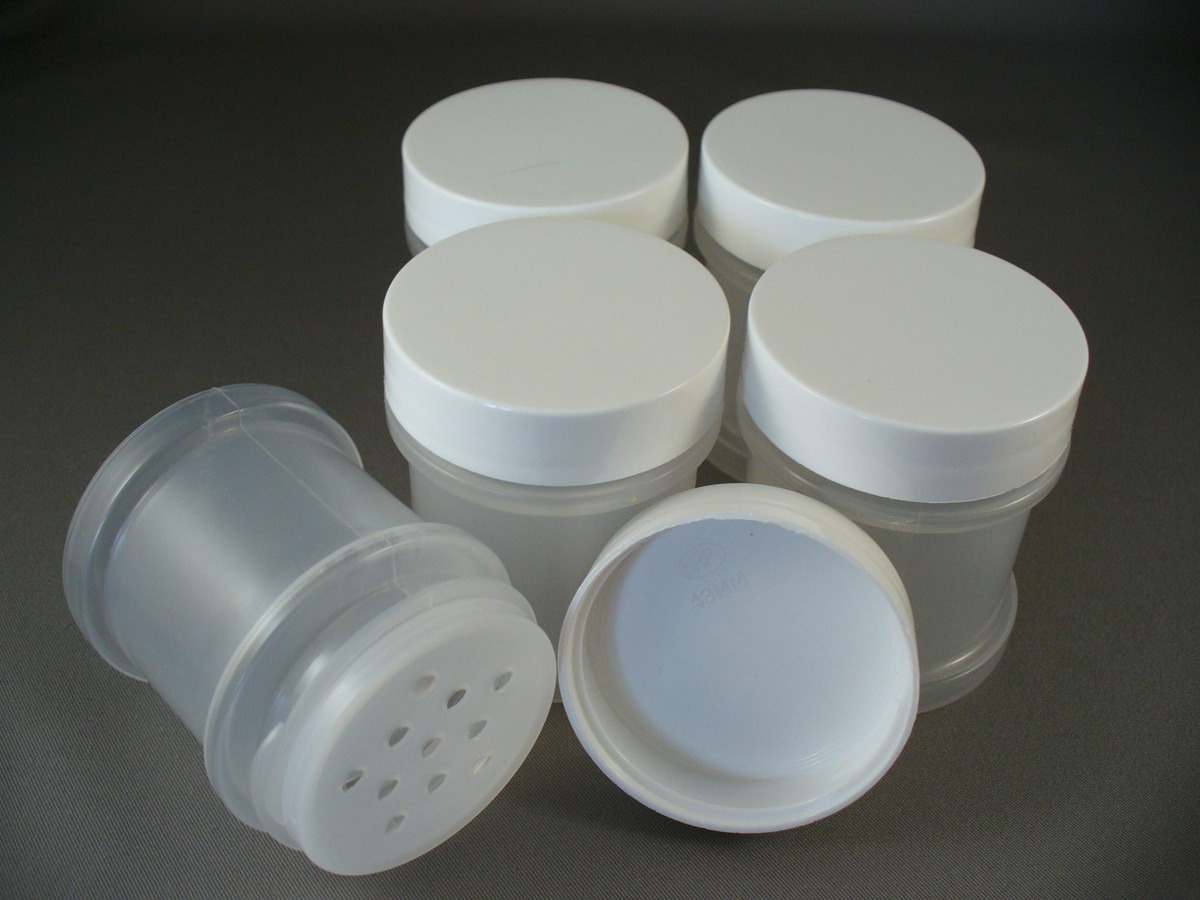 1 oz plastic spice jars with sifter and cap