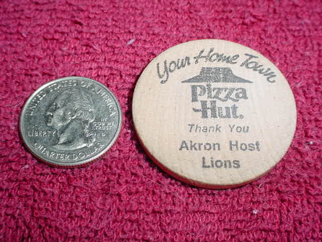 1982 Pizza Hut Akron Ohio Lions Wooden Nickel Token $1