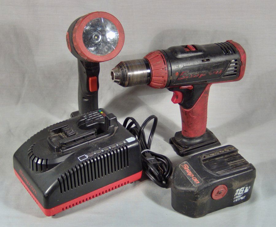 USED SNAPON TOOLS 18v CORDLESS 1/2" DRILL & LED FLASHLIGHT w/ BATTERY