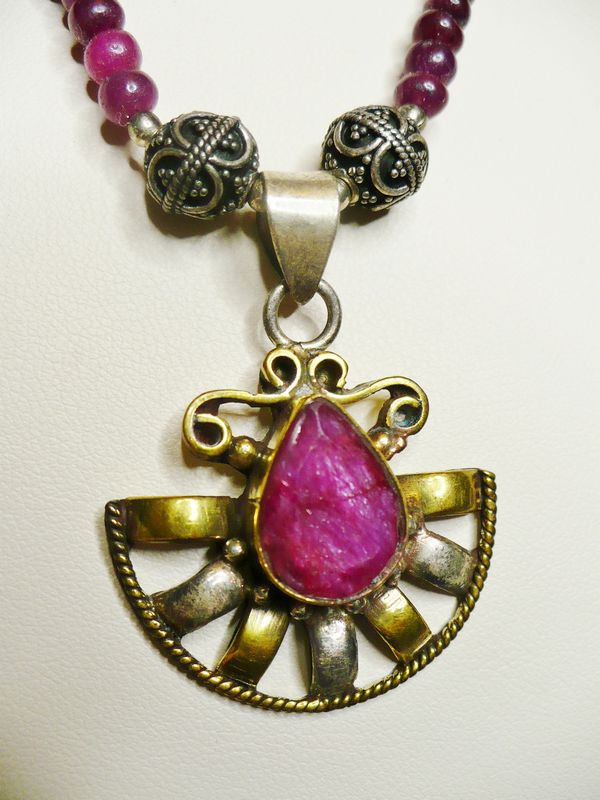 ANTIQUE POMEGRANATE RED FACET CUT GLASS BROOCH PENDANT