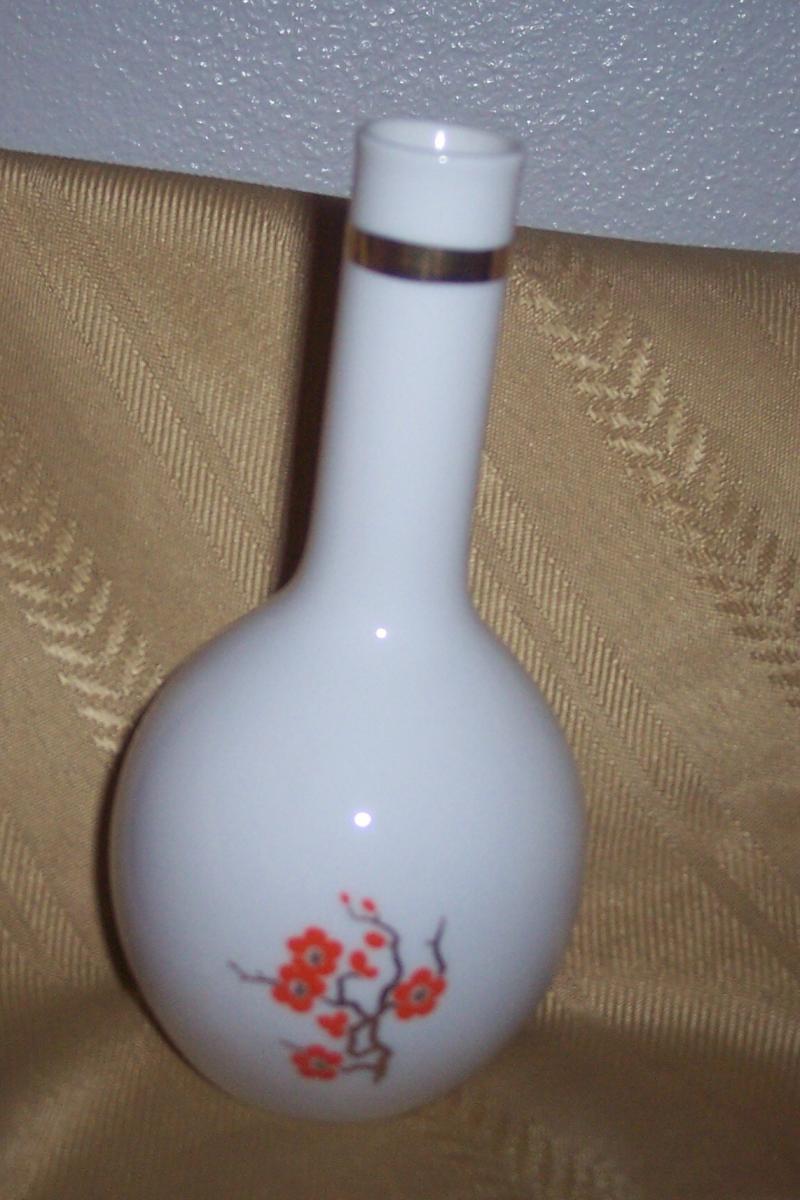 VINTAGE SMALL 6" MILK WHITE Mikasa Bud Vase ORIENTAL
