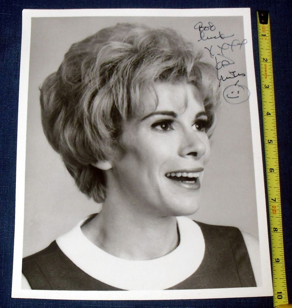 1960S/70S RARE *JOAN RIVERS* HAND SIGNED 8X10" CLOSEUP PROMO PHOTO W