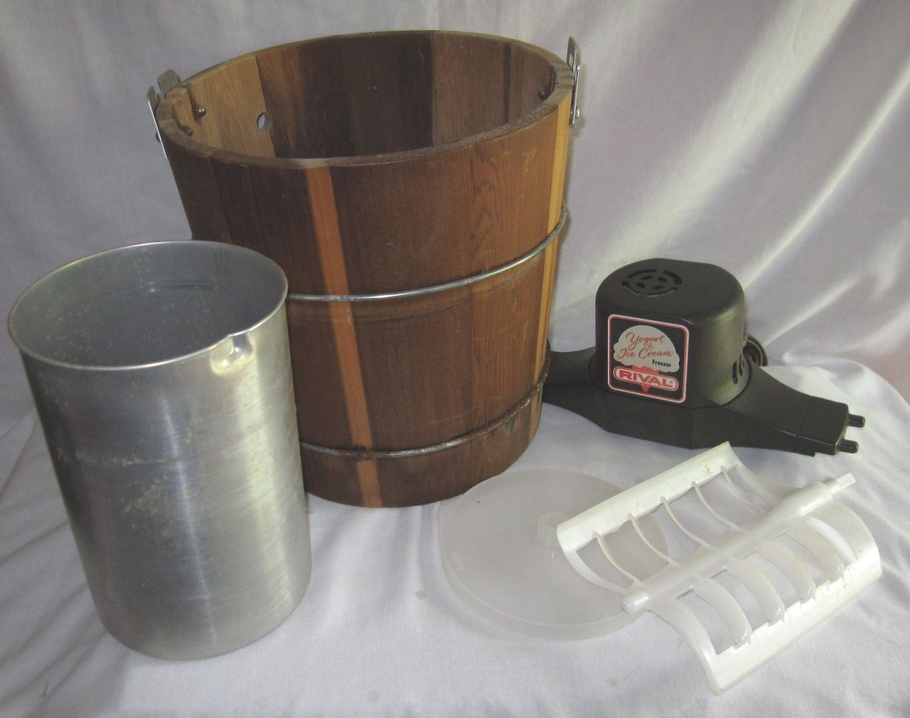 RIVAL 8455 Large 4 QT Wood Wooden Ice Cream Maker Machine Freezer