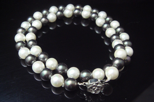 NATURAL BLACK & WHITE SEASHELL PEARL NECKLACE SN001