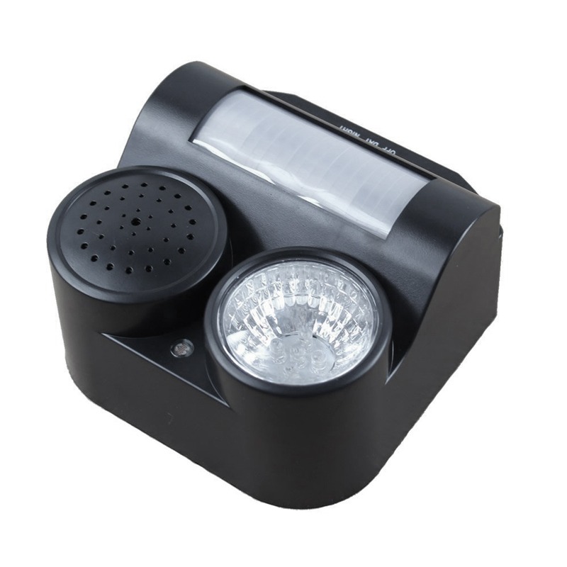 Humanely PIR Motion Activated Sound / Flashlight Animal Bats Bird