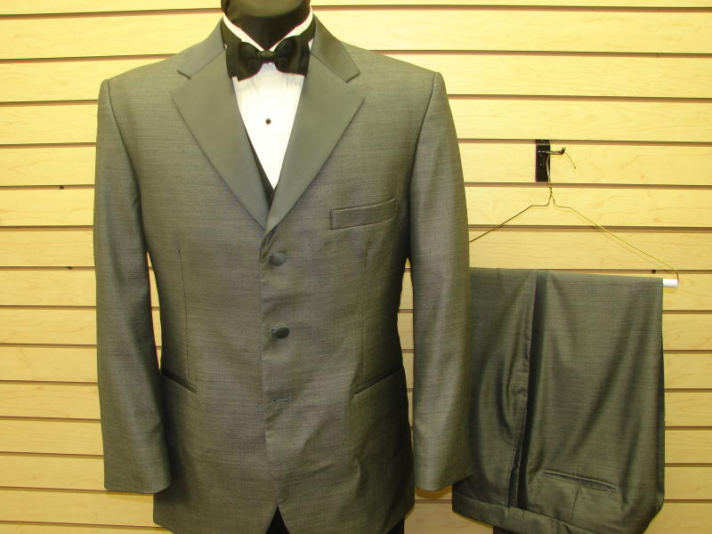 MENS 39 R SILVER CLOUD 3 B TUXEDO JACKET AND PANTS