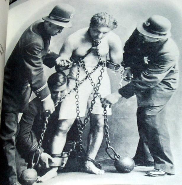 RARE Illustrated Book on MAGICIAN Legend HARRY HOUDINI