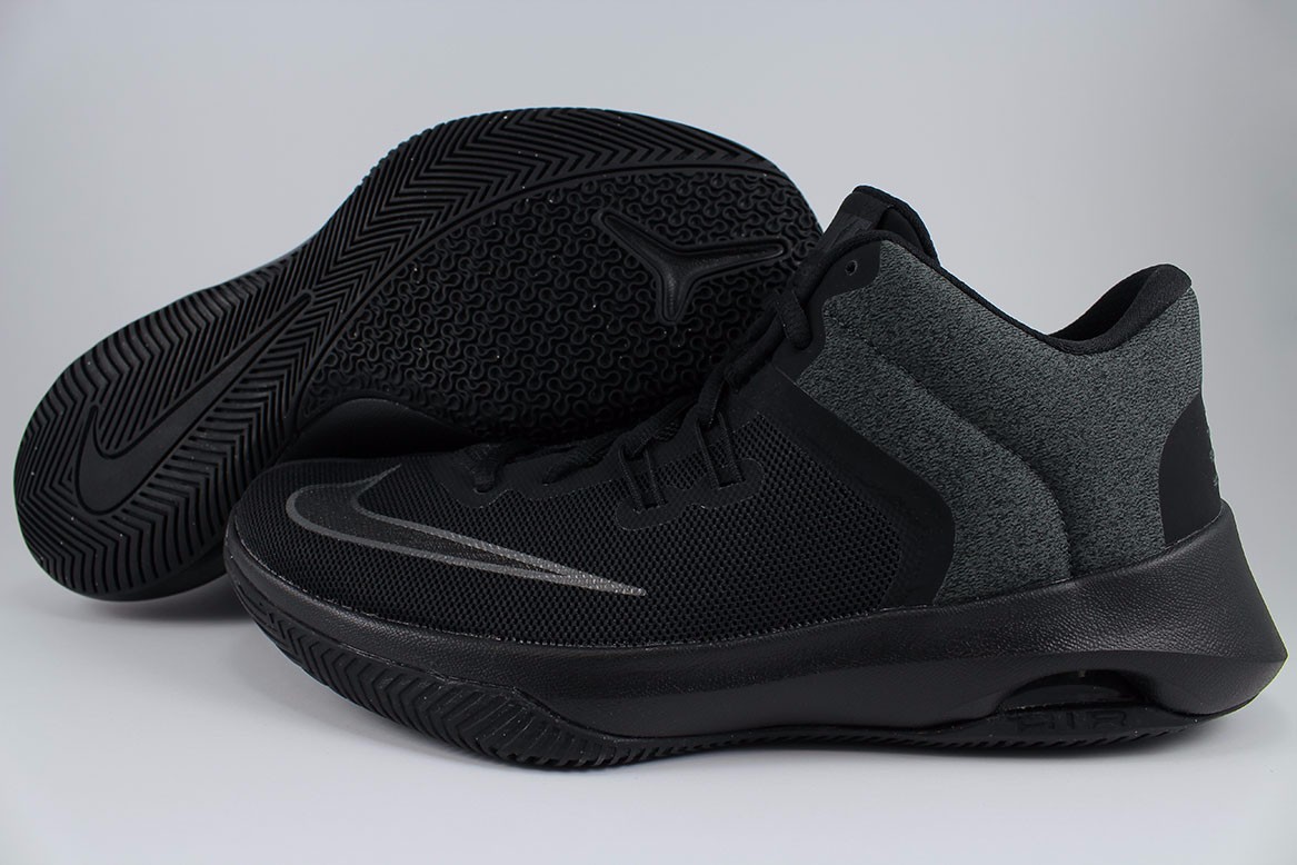 nike air versitile 2