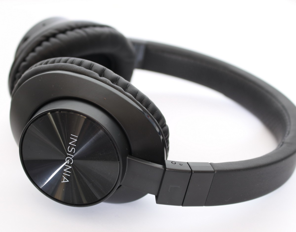 Insignia NSCAHBTOE01 Bluetooth Wireless OvertheEar Headphones