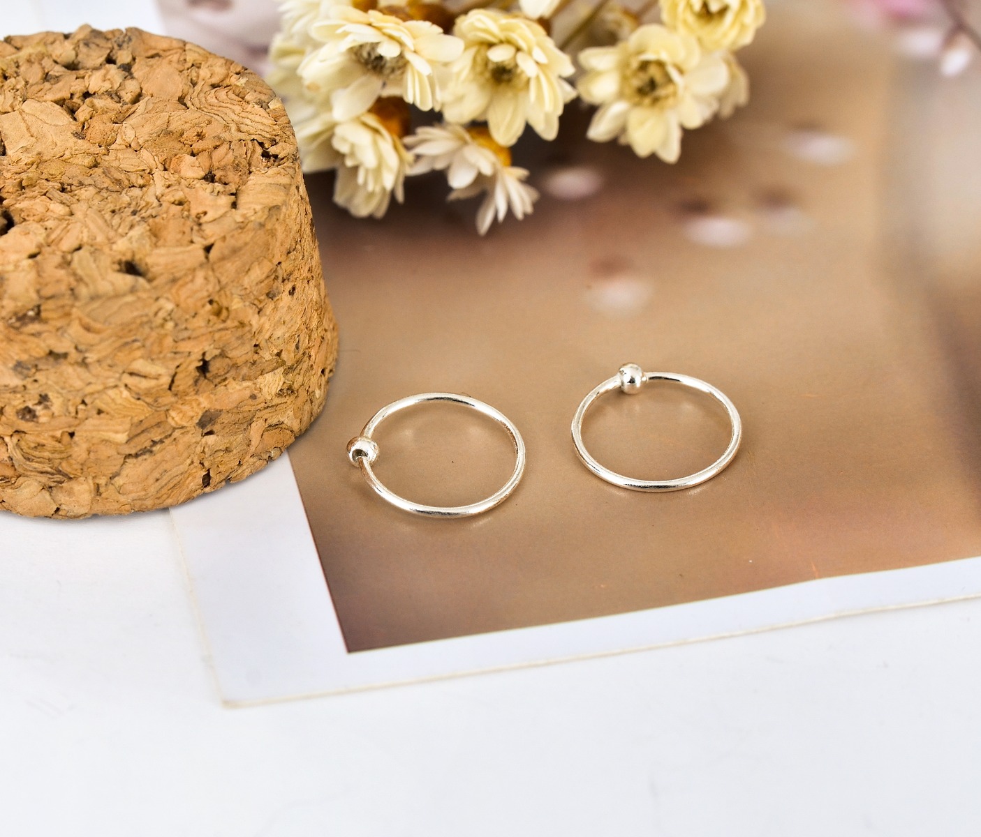 Reiss - Oliva Plain Huggie Hoop Earrings In Silver Tone At Nordstrom - Foto 5