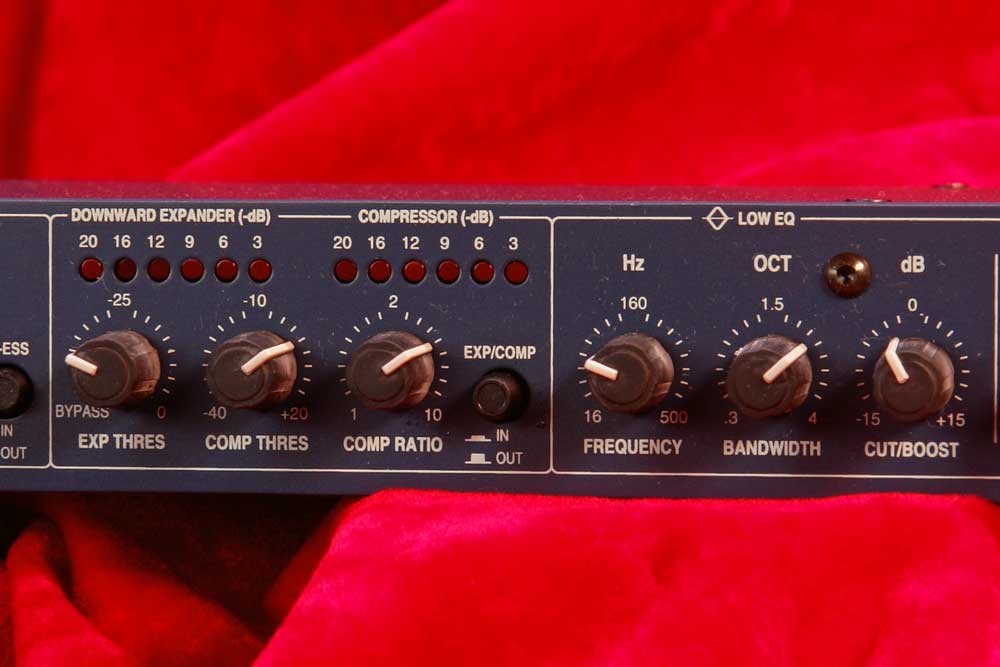 SYMETRIX 528E Analog VOICE PROCESSOR PreAmp, Compressor, EQ