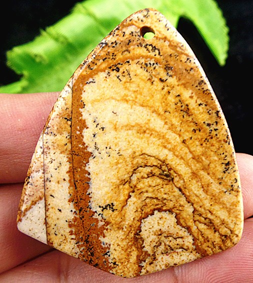beautiful unique shield picture jasper pendant bead c39231