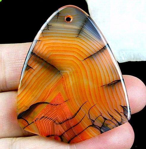 beautiful unique orange dragon veins agate shield pendant bead a