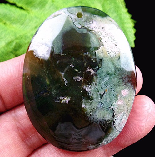 beautiful unique green moss agate oval pendant bead k19098